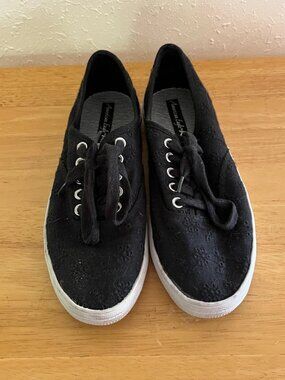 American Eagle Canvas Shoes, Size 6 1/2, Black Eyelet